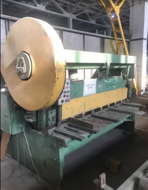 Ножницы гильотинные модель Н3118 Наибольшие размеры разрезаемого металла - 6,3 х 2000 мм