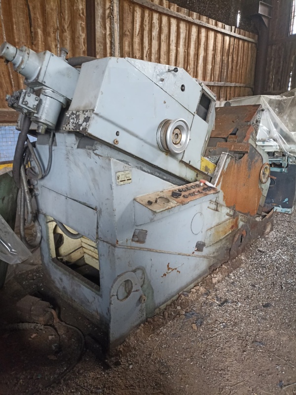 Бесцентровошлифовальный станок 3М185