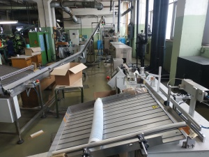 Машина для автоматического нанесения термоусадочных этикеток на конические стаканы TADBIK