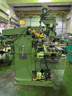 Широкоуниверсальный Консольно-фрезерный станок ОРША-Ф32Ш