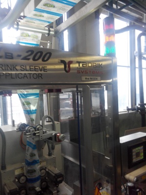 Машина для автоматического нанесения термоусадочных этикеток на конические стаканы TADBIK