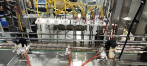 Автомат розлива и завальцовки в алюминиевые банки