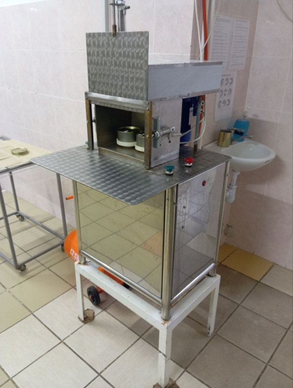 Вакуумно-закаточная машина ВЗМ-1