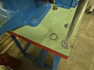 Станок полуавтомат для установки кольца в торец папки