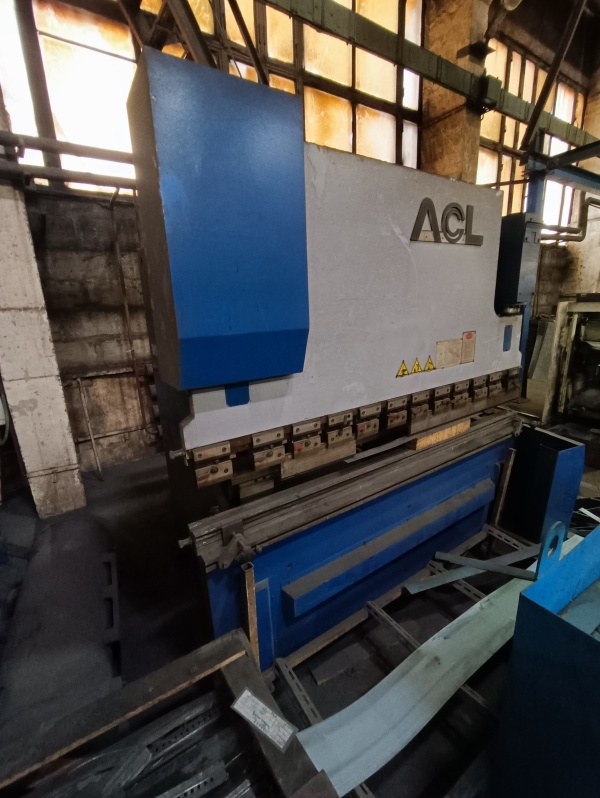 Продаём гидравлический листогибочный пресс модели ACL WA87Y-1002500