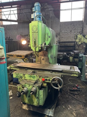 вертикально-фрезерный станок 6Р12