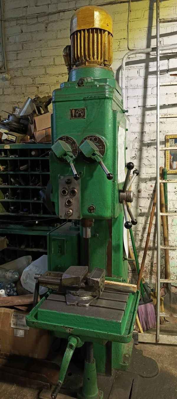 Универсальный вертикально-сверлильный станок СВО-701