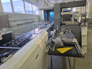 Полуавтомат для оклейки лайнером коробок крышка-дно из переплетного картона