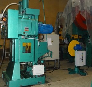 линию штамповки на базе кривошипного пресс КЕ2130А