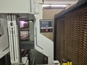 Полуавтоматическая машина для загибки клапанов на нестандартных коробках