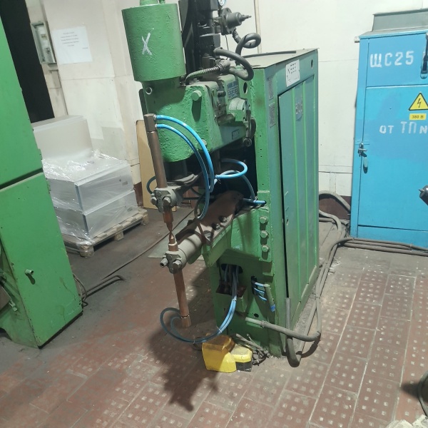 Продаётся машина контактной сварки МТ-1613