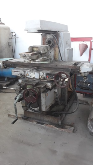 горизонтально-фрезерный станок 6Р82