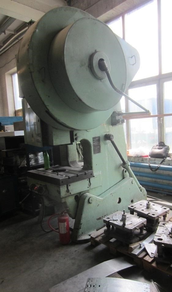 Предлагаем к продаже однокривошипный пресс простого действия КЕ2330 (100 тн усилия)