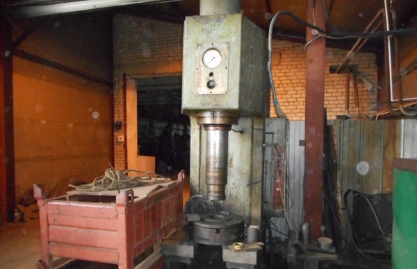 Гидравлический пресс П6332