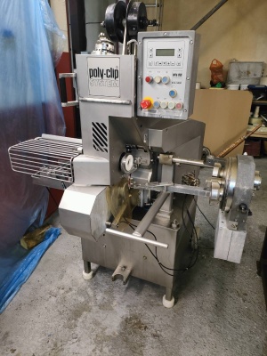 Клипсатор 2-х скрепочный PolyClip3430 клипсатор в отличном состоянии практически не использовался. Возможен запуск на вашем предприятии