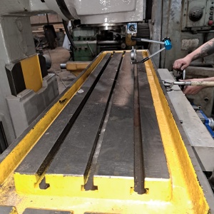 вертикально-фрезерный станок вм127М 1991