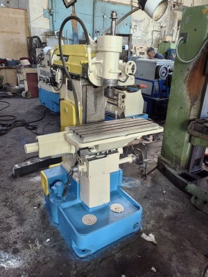 Осуществляем продажу универсально-фрезерного станка 675