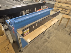 Полуавтомат для резки V-образных пазов переплртной крышки/