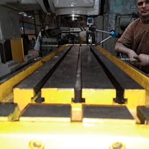 вертикально-фрезерный станок вм127М 1991