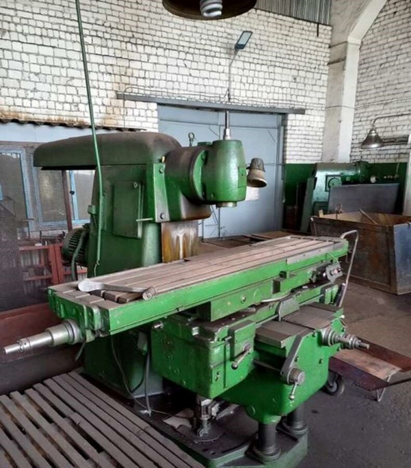 фрезерный широкоуниверсальный станок модели FA5A