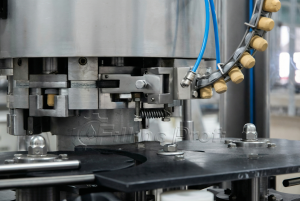 Автомат укупорочный роторный Камю, 7000 бут/ч