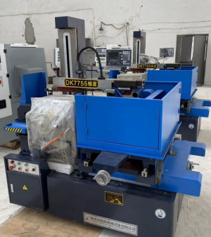 Электроэрозионный станок DK 7755