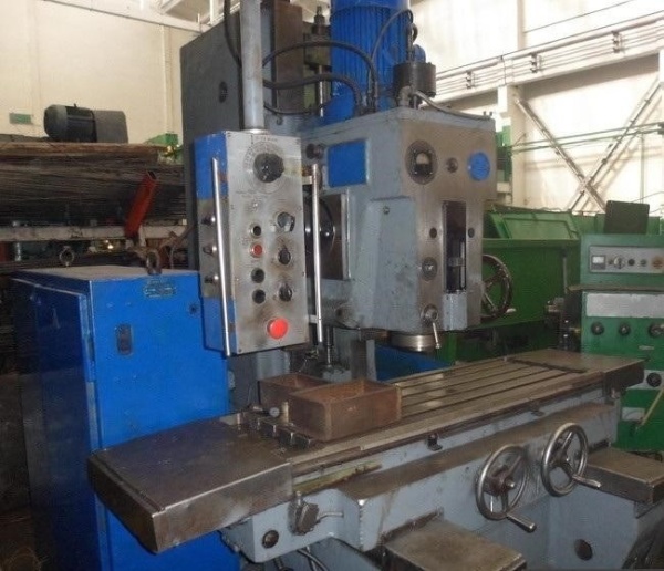 вертикально-фрезерный станрк с крестовым столом 6550