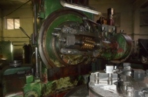 Зубофрезерный вертикальный станок TOS FO-16