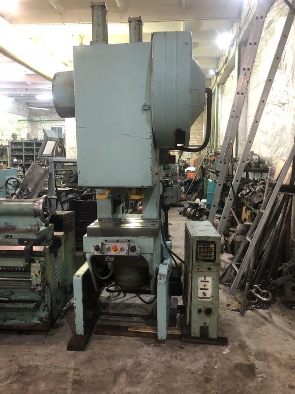 Продаётся кривошипный механический пресс КД2326, усилие 40 тонн, 2005 год выпуска