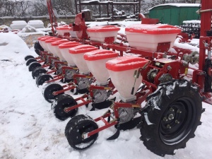 Сеялка пневматическая междурядная УПС 8 точного высева