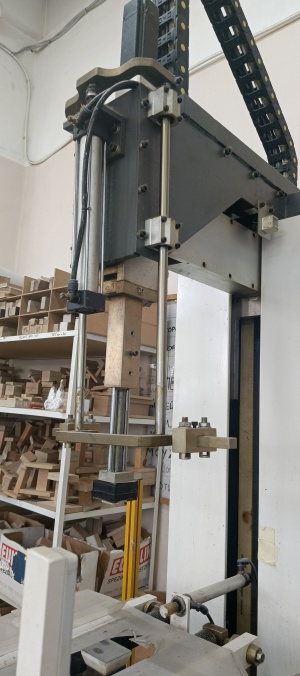 Полуавтоматическая машина для оклейки коробок HM320