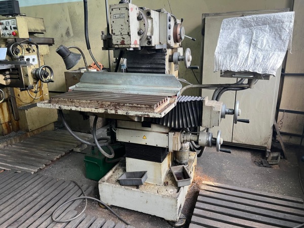 6720ВФ2 станок фрезерный с ЧПУ