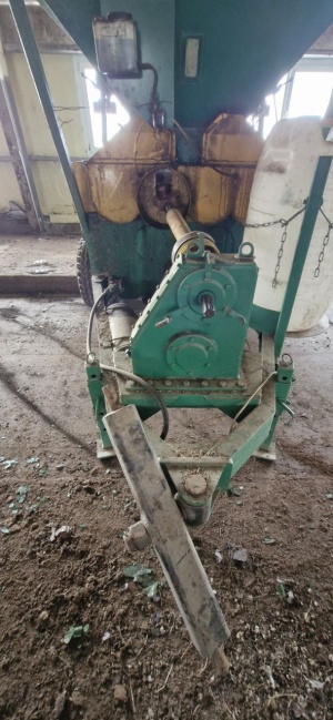 Плющилка влажного зерна пз-30