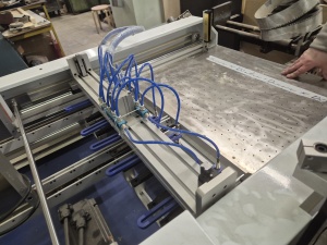 Самонаклад, для позиционирования сторонок переплетной прышки