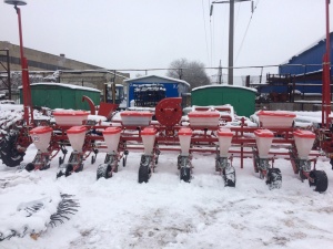 Сеялка пневматическая междурядная УПС 8 точного высева