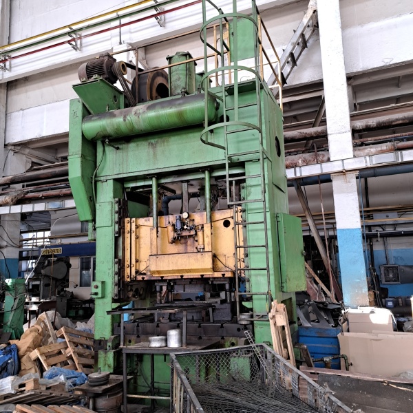 Осуществляем продажу двухкривошипного пресса закрытого простого действия К3033Д, усилие 200 тонн