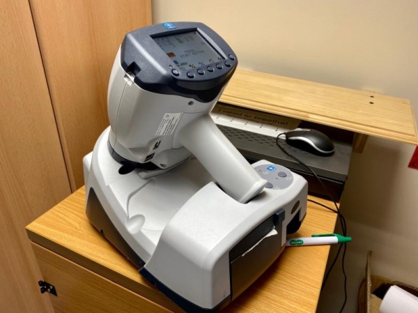 Nidek HandyRef-K Handheld Ref/Keratometer