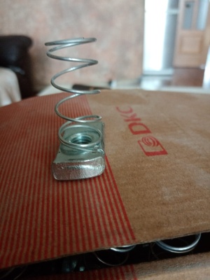 Очень дешево ДКС CM161000 Гайка М10х40, с удлиненной пружиной, для подвешивания профиля, оцинкованная сталь