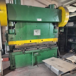 Продаётся пневмомеханический листогиб И1330 (100 тн усилия), длина гиба 2500 мм