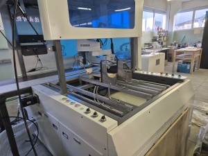 Крышкоделка-автомат DS650PK, 2024 г.в. - клеемазка с роботом Yamaha