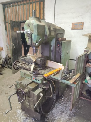 Продаём вертикально-фрезерный станок модели 6Р10