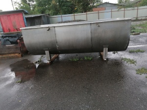 Молочное оборудование: холод.камера 100м3, ВТН-2,5(2шт), РПУ, ванна с перегородкой, ОСВ-4, СИПмойка, 5т емкость для молока,чиллер, сепаратор