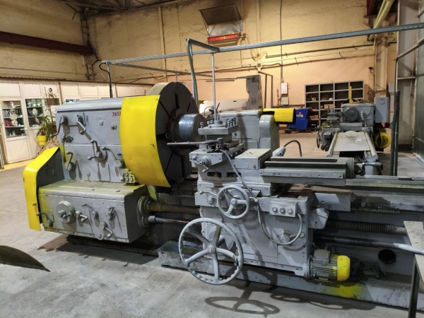 Осуществляем продажу токарно-винторезного специального патронного станка РТ-539 (аналог 165 или 1М65 РМЦ1000)