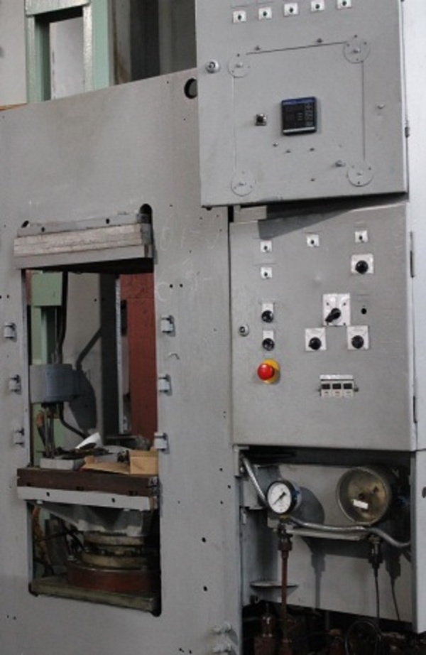 Пресс вулканизационный 250-600 4Э