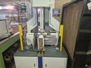 Полуавтоматическая машина для загибки клапанов на нестандартных коробках