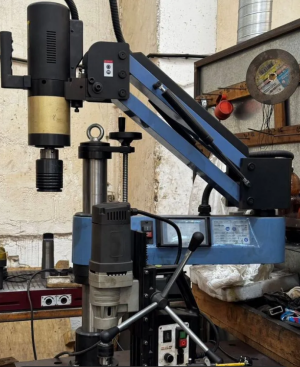 Резьбонарезной электрический манипулятор