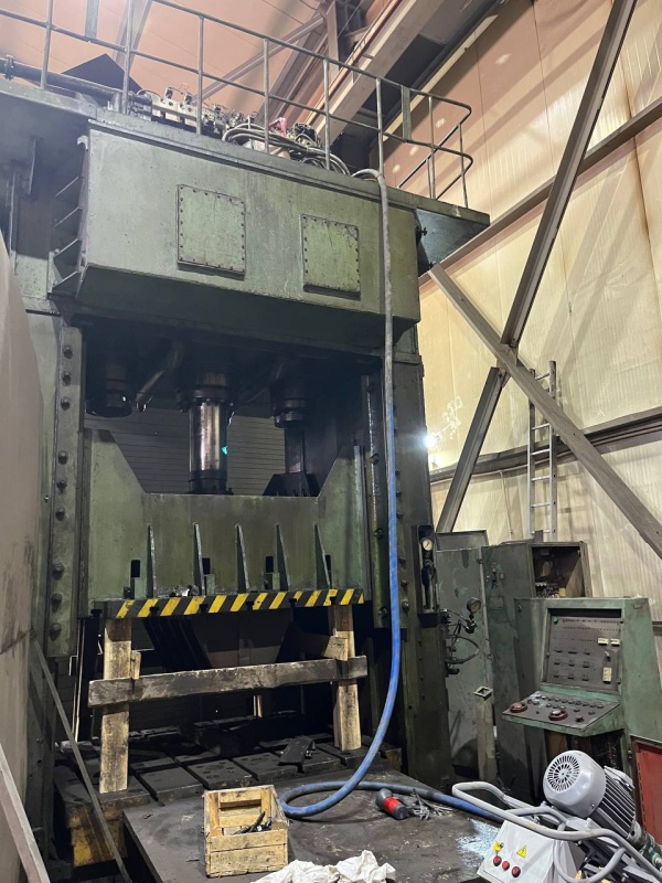 Гидравлический пресс с усилением до 6300КН модель ПК12.1.38.02К