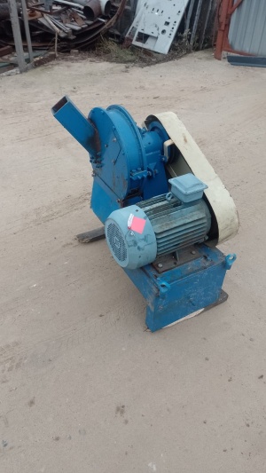 Машина для производства коптильной щепы