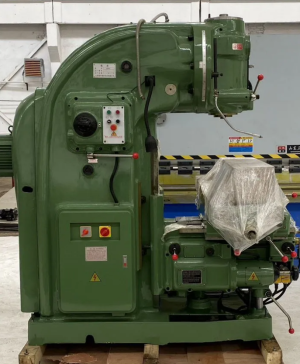 Вертикально -фрезерный консольный станок Х 5040