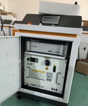 Аппарат лазерный для чистки металла 2000 ВТ